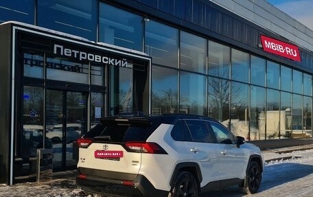 Toyota RAV4, 2021 год, 3 300 000 рублей, 6 фотография