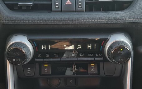 Toyota RAV4, 2021 год, 3 300 000 рублей, 22 фотография