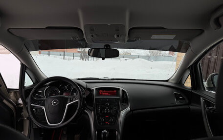 Opel Astra J, 2011 год, 600 000 рублей, 3 фотография