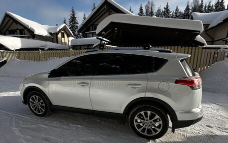 Toyota RAV4, 2018 год, 2 600 000 рублей, 5 фотография