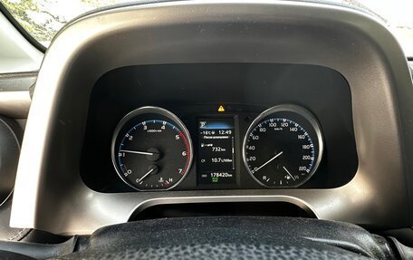 Toyota RAV4, 2018 год, 2 600 000 рублей, 14 фотография