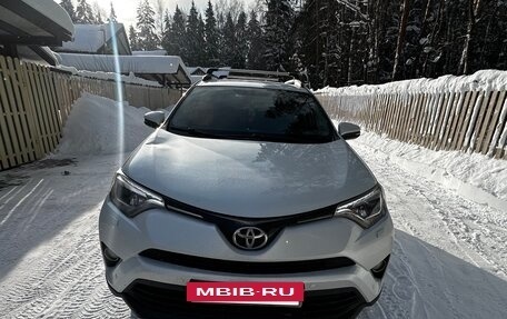 Toyota RAV4, 2018 год, 2 600 000 рублей, 6 фотография