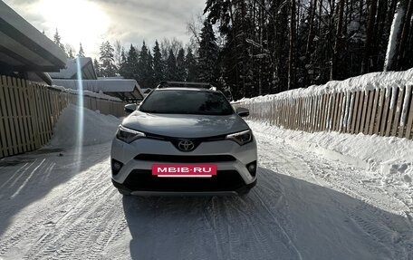 Toyota RAV4, 2018 год, 2 600 000 рублей, 4 фотография