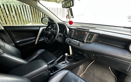 Toyota RAV4, 2018 год, 2 600 000 рублей, 23 фотография