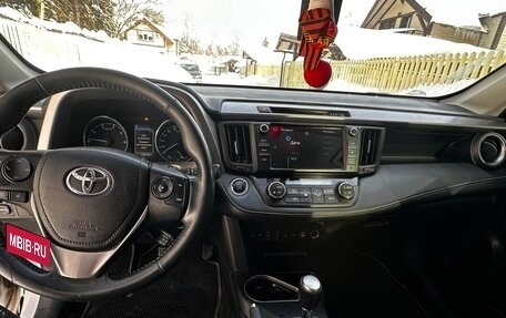 Toyota RAV4, 2018 год, 2 600 000 рублей, 11 фотография