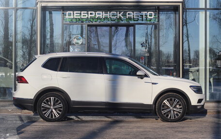 Volkswagen Tiguan II, 2019 год, 2 590 000 рублей, 3 фотография