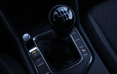 Volkswagen Tiguan II, 2019 год, 2 250 000 рублей, 17 фотография