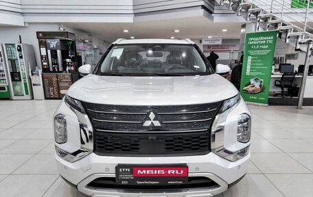 Mitsubishi Outlander, 2023 год, 4 050 000 рублей, 2 фотография