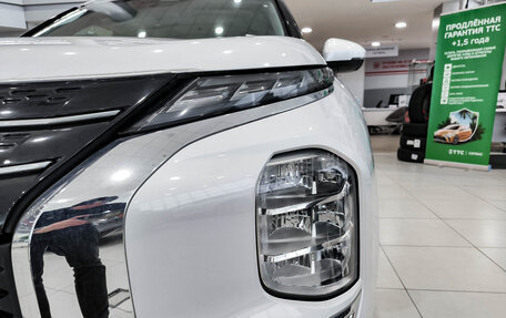 Mitsubishi Outlander, 2023 год, 4 050 000 рублей, 21 фотография