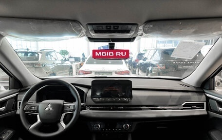 Mitsubishi Outlander, 2023 год, 4 050 000 рублей, 17 фотография