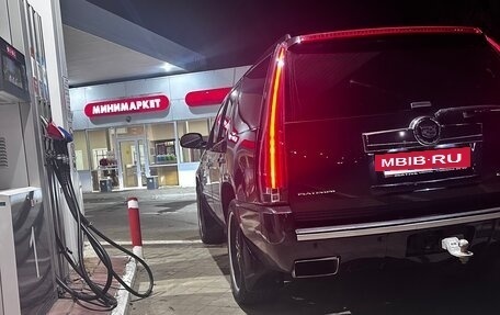 Cadillac Escalade III, 2011 год, 1 700 000 рублей, 4 фотография