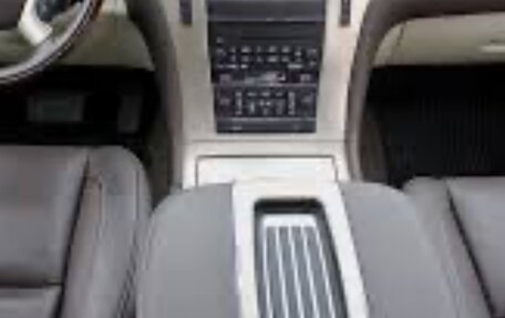 Cadillac Escalade III, 2011 год, 1 700 000 рублей, 8 фотография