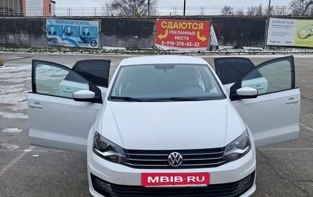 Volkswagen Polo VI (EU Market), 2017 год, 975 000 рублей, 2 фотография