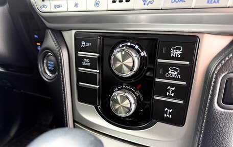 Toyota Land Cruiser Prado 150 рестайлинг 2, 2020 год, 6 790 000 рублей, 32 фотография
