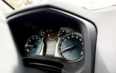 Toyota Land Cruiser Prado 150 рестайлинг 2, 2020 год, 6 790 000 рублей, 34 фотография