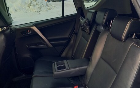 Toyota RAV4, 2019 год, 3 150 000 рублей, 8 фотография