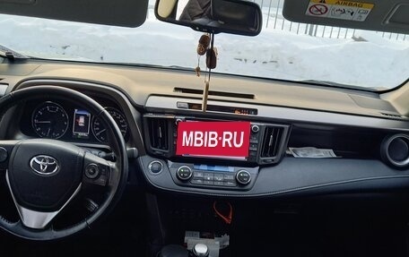 Toyota RAV4, 2019 год, 3 150 000 рублей, 10 фотография