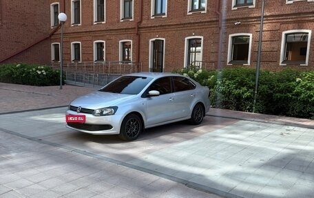 Volkswagen Polo VI (EU Market), 2013 год, 750 000 рублей, 1 фотография