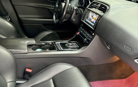 Jaguar XE I рестайлинг, 2017 год, 1 490 000 рублей, 22 фотография