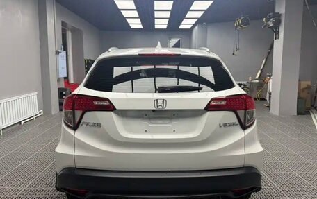 Honda Vezel, 2022 год, 1 600 000 рублей, 3 фотография