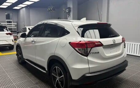 Honda Vezel, 2022 год, 1 600 000 рублей, 4 фотография