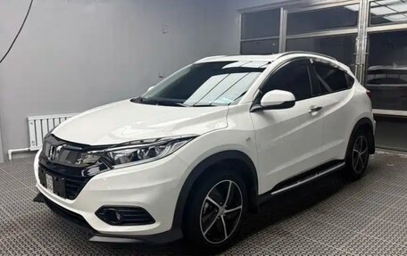 Honda Vezel, 2022 год, 1 600 000 рублей, 2 фотография