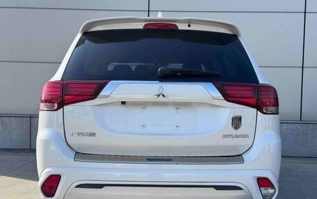 Mitsubishi Outlander III рестайлинг 3, 2021 год, 1 845 000 рублей, 6 фотография