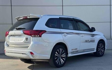 Mitsubishi Outlander III рестайлинг 3, 2021 год, 1 845 000 рублей, 4 фотография