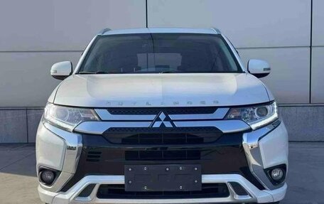 Mitsubishi Outlander III рестайлинг 3, 2021 год, 1 845 000 рублей, 2 фотография