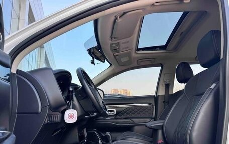 Mitsubishi Outlander III рестайлинг 3, 2021 год, 1 845 000 рублей, 10 фотография