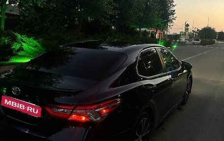 Toyota Camry, 2018 год, 2 100 000 рублей, 4 фотография