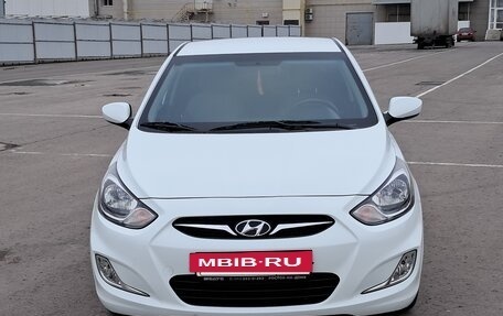 Hyundai Solaris II рестайлинг, 2012 год, 1 020 000 рублей, 2 фотография