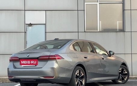 BMW 5 серия, 2024 год, 6 100 000 рублей, 2 фотография