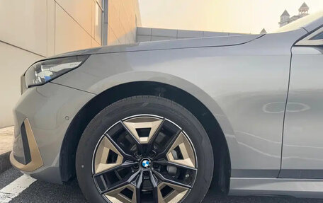 BMW 5 серия, 2024 год, 6 100 000 рублей, 4 фотография