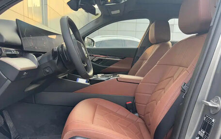 BMW 5 серия, 2024 год, 6 100 000 рублей, 12 фотография