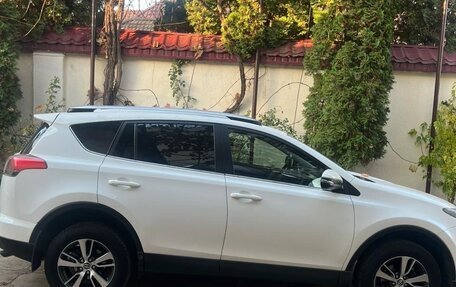 Toyota RAV4, 2017 год, 2 900 000 рублей, 2 фотография