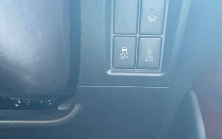 Toyota Land Cruiser Prado 150 рестайлинг 2, 2016 год, 3 850 000 рублей, 20 фотография