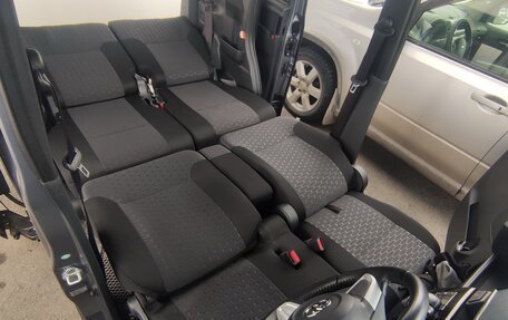 Toyota Pixis Mega, 2017 год, 880 000 рублей, 7 фотография