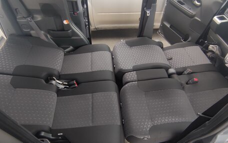 Toyota Pixis Mega, 2017 год, 880 000 рублей, 8 фотография