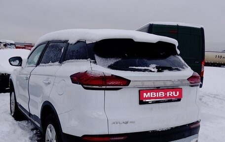 Geely Atlas, 2024 год, 1 810 000 рублей, 3 фотография