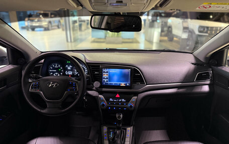 Hyundai Elantra VI рестайлинг, 2018 год, 1 360 000 рублей, 10 фотография