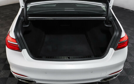 BMW 7 серия, 2017 год, 3 190 000 рублей, 10 фотография