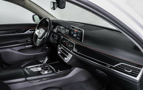 BMW 7 серия, 2017 год, 3 190 000 рублей, 11 фотография