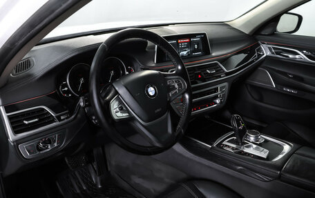 BMW 7 серия, 2017 год, 3 190 000 рублей, 15 фотография