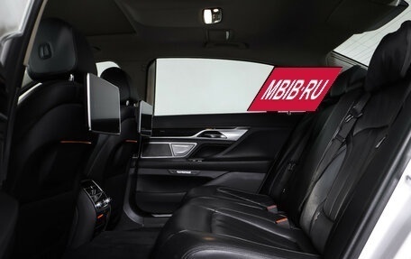 BMW 7 серия, 2017 год, 3 190 000 рублей, 12 фотография