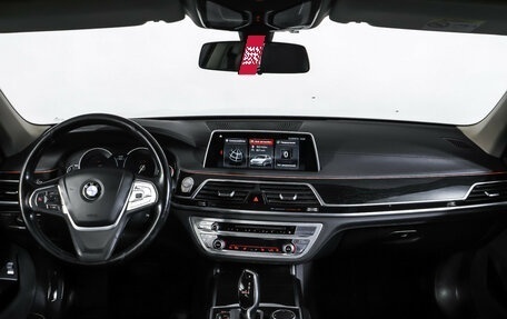 BMW 7 серия, 2017 год, 3 190 000 рублей, 17 фотография