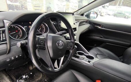 Toyota Camry, 2021 год, 2 350 000 рублей, 13 фотография