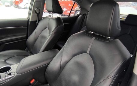 Toyota Camry, 2021 год, 2 350 000 рублей, 15 фотография