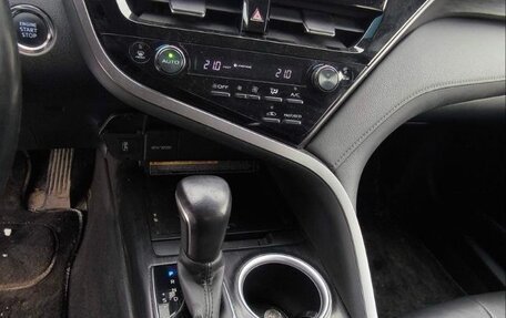 Toyota Camry, 2021 год, 2 350 000 рублей, 20 фотография