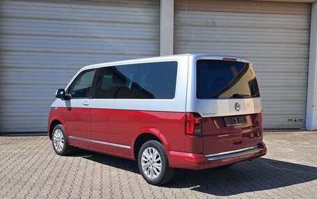 Volkswagen Multivan T6 рестайлинг, 2022 год, 4 990 000 рублей, 3 фотография